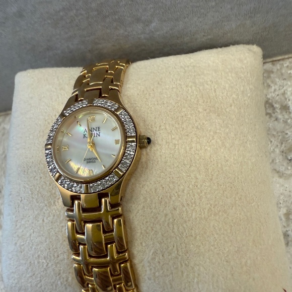 Pre- Owned Women's Anne Klein watch with gold-tone bracelet - Picture 3 of 7
